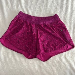 Lululemon size 6 tracker shorts
